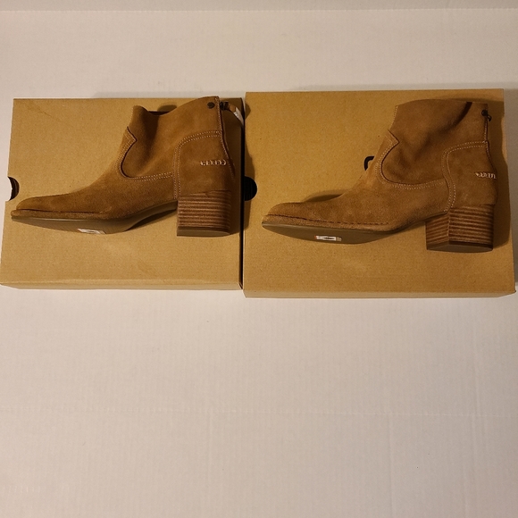 Ugg Bandara Suede Block-Heel Ankle Boot - Picture 7 of 7